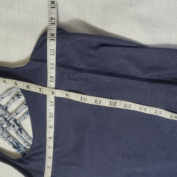 Lululemon Women's Wild Tank Top Built in Bra Strappy Blue Stripe Criss Cross Sz6 - Picture 11 of 12